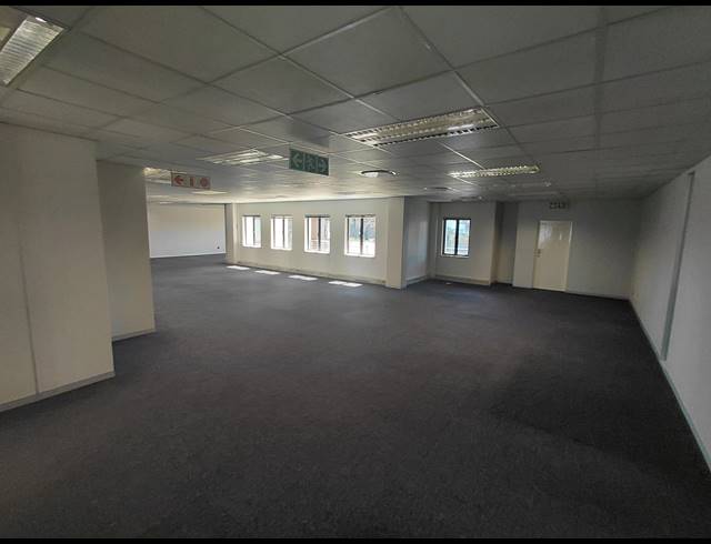 370M² OFFICE TO LET IN LYME PARK